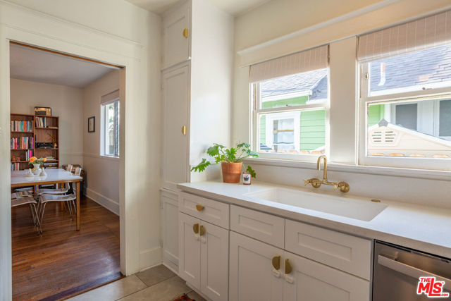732 N Toledo Walk, Long Beach CA: https://media.crmls.org/mediaz/1d429f94-a733-4e4b-9525-7e33c0c32bfd.jpg