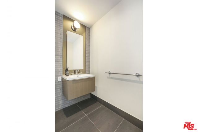 889 Francisco Street, Los Angeles CA: https://media.crmls.org/mediaz/1d42c335-4d59-4dcd-b471-035d23e16a0c.jpg