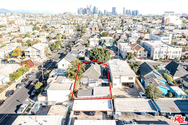 1207 S Harvard Boulevard, Los Angeles CA: https://media.crmls.org/mediaz/1d4386cc-aa8c-4938-936f-cee1eaef0fe8.jpg