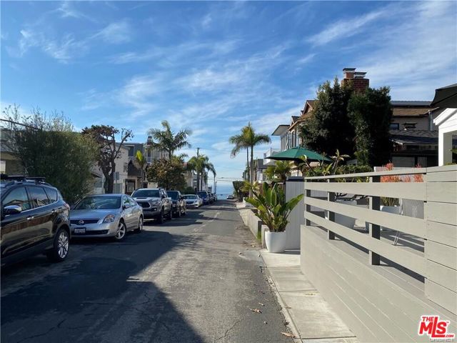 465 33RD Street, Manhattan Beach, California 90266, 3 Bedrooms Bedrooms, ,2 BathroomsBathrooms,Residential,Sold,33RD,22123469