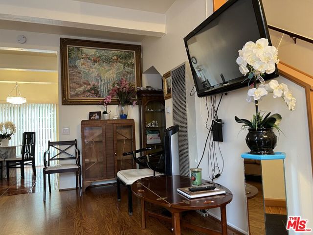 4575 Inglewood Boulevard, Culver City CA: https://media.crmls.org/mediaz/1d4468d5-2231-40fb-a09b-93547e5b0f37.jpg