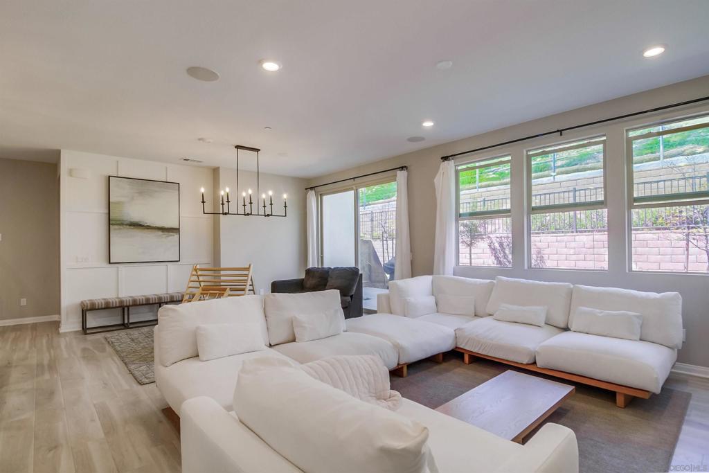 2304 Trevi Cir