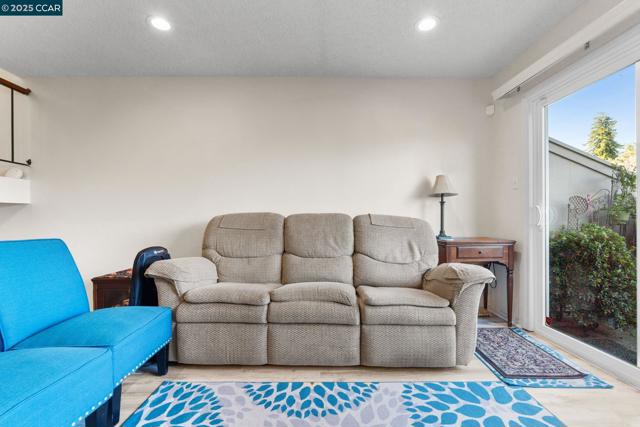 Image 2 of 31 For 1155 Kenwal Road  D