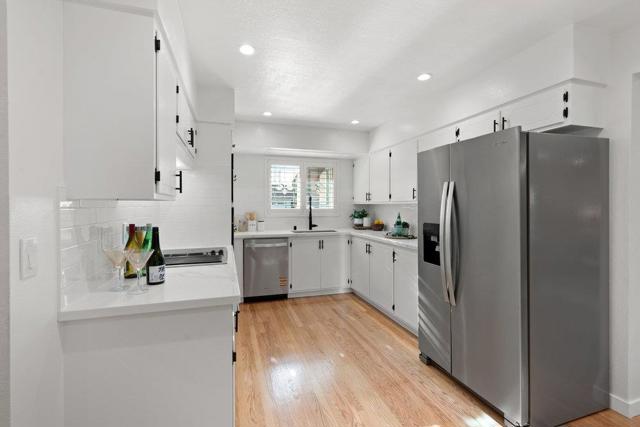 788 Mayten Tree Court, Sunnyvale CA: https://media.crmls.org/mediaz/1d4622ad-65ff-4722-bbae-7080344e6251.jpg