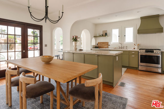 3029 S Norton Avenue, Los Angeles CA: https://media.crmls.org/mediaz/1d46cd1a-0e83-4abc-98ab-48bb099e677e.jpg