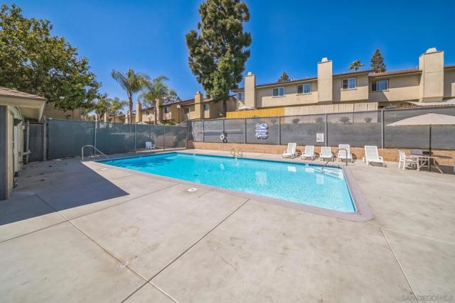 970 Marlin Dr, Vista CA: https://media.crmls.org/mediaz/1d46fcc7-16d0-4ff6-b2d8-9d49cc32cea3.jpg