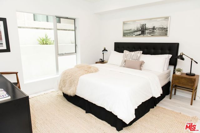 Drew Fenton | 625 S BARRINGTON Avenue Los Angeles CA | MLS: 7528204