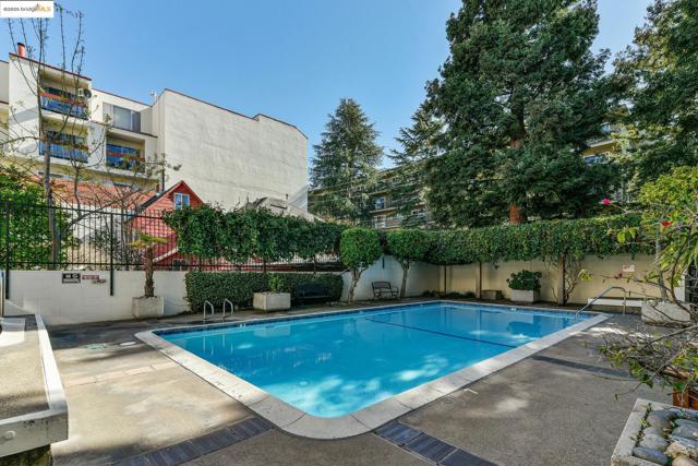 250 Whitmore St, Oakland CA: https://media.crmls.org/mediaz/1d4846a3-d45e-49bb-984e-a72302639482.jpg
