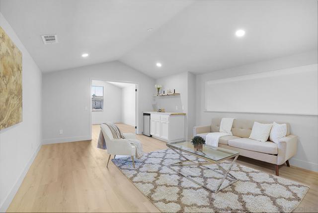 1120 Parkview Dr, Oceanside CA: https://media.crmls.org/mediaz/1d48ad41-d79e-4912-9613-8305bcd87777.jpg