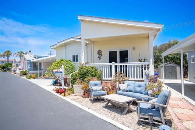 6508 Friendly Place, Carlsbad CA: https://media.crmls.org/mediaz/1d48e882-4b92-4aa4-974c-69d394ff5846.jpg