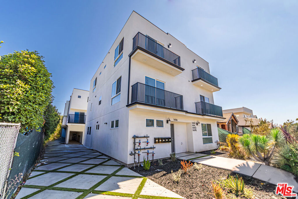 5436 Romaine Street #1/2