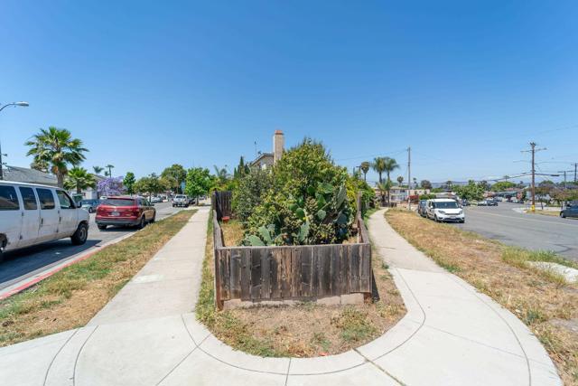 4643 Cherokee Avenue, San Diego CA: https://media.crmls.org/mediaz/1d49d3c3-0a86-434f-9df0-46a6e8920222.jpg