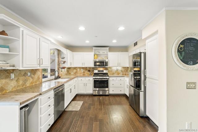 1328 Woodhaven Dr, Oceanside CA: https://media.crmls.org/mediaz/1d4a428d-527a-4a54-a583-8314096da9cc.jpg