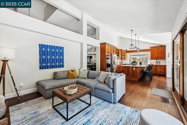 97 Woodranch Cir, Danville CA: https://media.crmls.org/mediaz/1d4ae5b1-71c0-4073-abce-3b170bfd95c9.jpg
