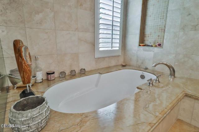 Detail Gallery Image 15 of 27 For 963 Corte Augusta, Camarillo,  CA 93010 - 4 Beds | 2/1 Baths