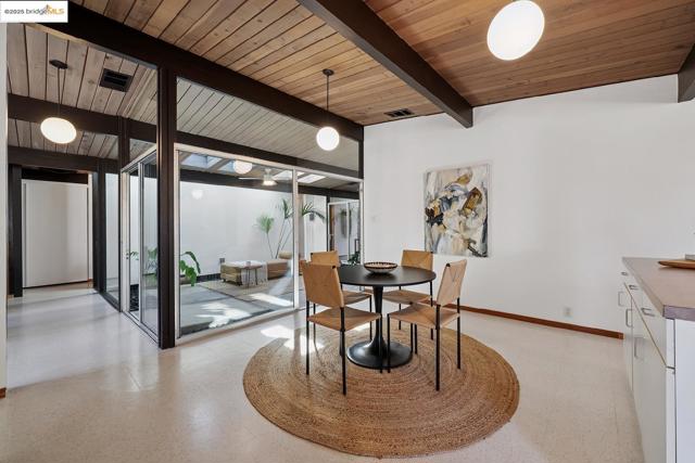 4020 Salem ST, Concord CA: https://media.crmls.org/mediaz/1d4db2d9-2dd3-40b3-aa6a-d97c826aa7fc.jpg
