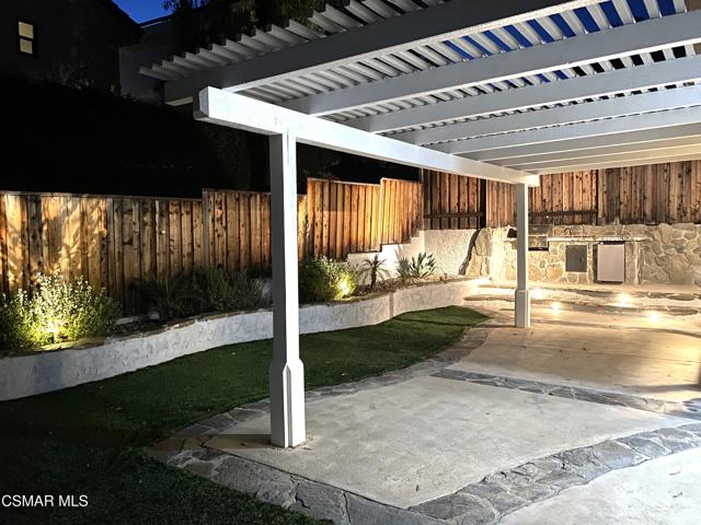 525 Myrtle Court, Oak Park CA: https://media.crmls.org/mediaz/1d4dca4b-9993-456b-9f58-dc0519945d12.jpg