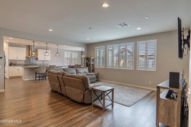 3262 Jacinto Court, Simi Valley CA: https://media.crmls.org/mediaz/1d4ddf96-ddcd-4f03-8560-6bcc495fa387.jpg