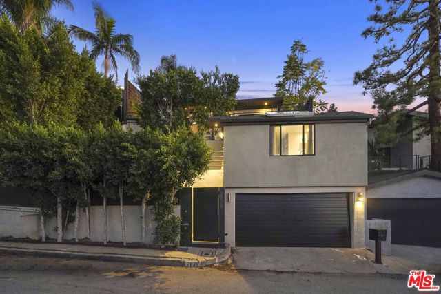 3838 Buena Park Drive, Studio City CA: https://media.crmls.org/mediaz/1d4e46cb-3e35-4542-9d12-a6d0982ff2b2.jpg