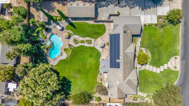 2960 Almondwood Pl, Oakley CA: https://media.crmls.org/mediaz/1d4ec73e-b377-4e91-8472-843fb7276a0e.jpg