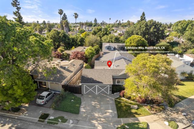 4 Athlone Way, Menlo Park CA: https://media.crmls.org/mediaz/1d4ef690-a631-498c-ad1a-ffb5b1ccdcf2.jpg