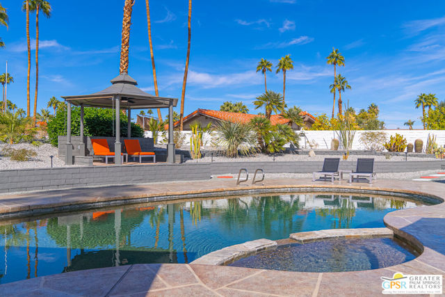 988 E Paseo El Mirador, Palm Springs CA: https://media.crmls.org/mediaz/1d515834-22ba-4b12-87e8-c529b7eaa9a2.jpg