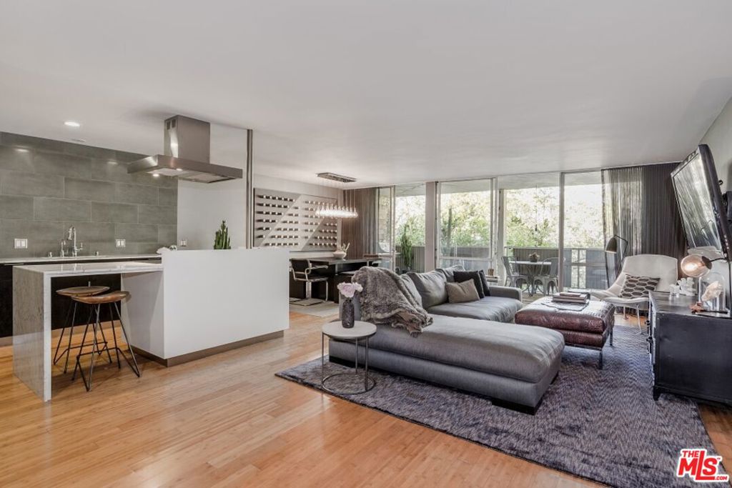 850 N Kings Road #306
