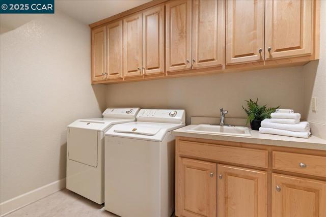 4101 Fox Creek Ct, Danville CA: https://media.crmls.org/mediaz/1d529bd8-084a-493b-be5f-bfaebf2a2085.jpg