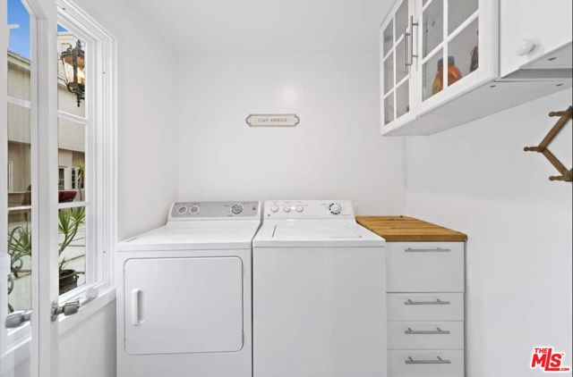 1174 Coldwater Canyon Drive, Beverly Hills CA: https://media.crmls.org/mediaz/1d532423-d0b5-4b82-b90c-0979b779ffd5.jpg