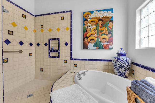 77440 Calle Ensenada, La Quinta CA: https://media.crmls.org/mediaz/1d53250e-f1e0-4ead-b3b8-690a31bbc240.jpg