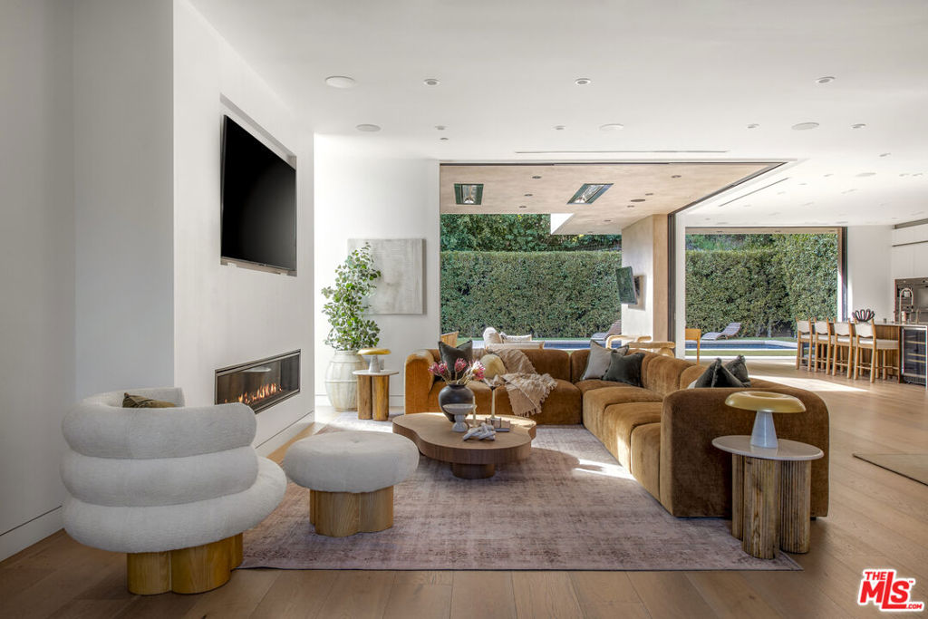 1845 Coldwater Canyon Drive