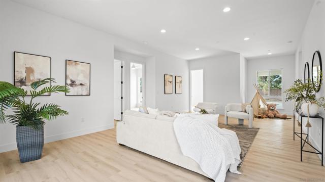 16925 Old Coach Rd, Poway CA: https://media.crmls.org/mediaz/1d53cb71-3018-4073-8c30-27a244d8296e.jpg