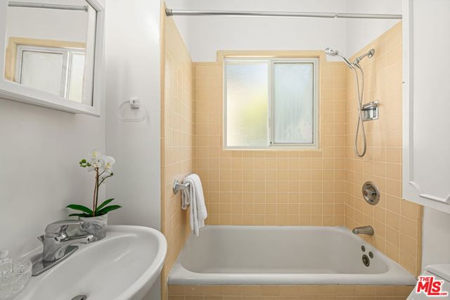 10815 Rochester Avenue, Los Angeles CA: https://media.crmls.org/mediaz/1d53da02-7144-4ceb-ac04-28f95dbc5a82.jpg