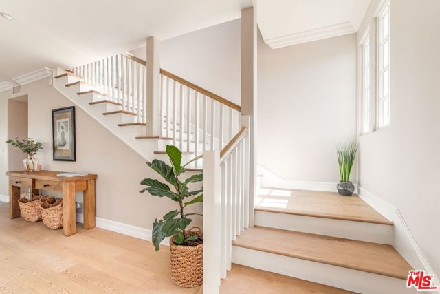 3942 Glenridge Drive, Sherman Oaks CA: https://media.crmls.org/mediaz/1d541e57-1626-44a0-a818-58fa55449227.jpg