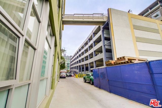 1130 S Flower Street, Los Angeles CA: https://media.crmls.org/mediaz/1d546336-a224-45c6-b4bd-c724aad5fb79.jpg