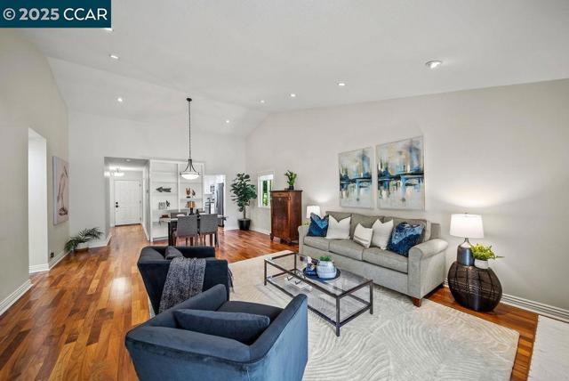 672 Savoy Ct, Walnut Creek CA: https://media.crmls.org/mediaz/1d553a66-e29b-458a-b6be-0ddd3c6ecff6.jpg