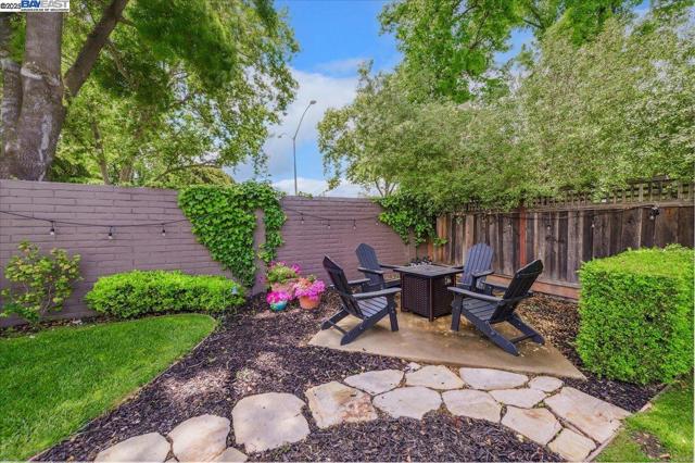 5204 Hummingbird Rd, Pleasanton CA: https://media.crmls.org/mediaz/1d56366d-c7ff-4cd4-a07f-ebdfcd7b2d1f.jpg