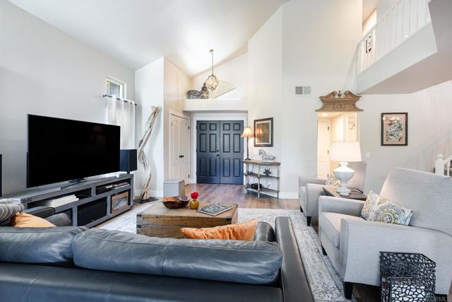 581 Galloping Hill Road, Simi Valley CA: https://media.crmls.org/mediaz/1d5664f4-fc18-4589-b01d-411c380e21f8.jpg