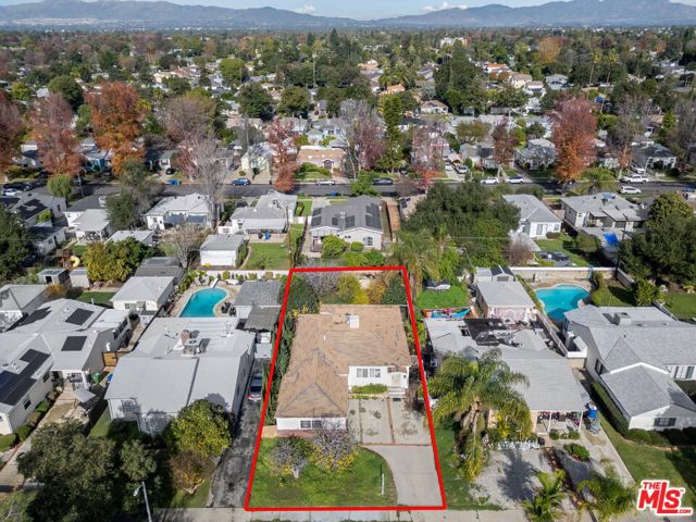 17359 Victory Boulevard photo 3