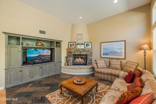 3249 Springbrook Street, Thousand Oaks CA: https://media.crmls.org/mediaz/1d5752d6-622c-44c0-99d9-904a73e5f881.jpg