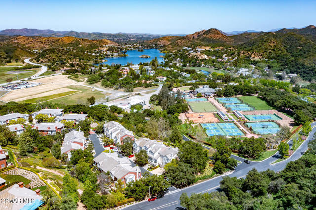 2479 Swanfield Court, Lake Sherwood CA: https://media.crmls.org/mediaz/1d57cdf2-ea28-4984-ab16-2c60b2ac1a7f.jpg