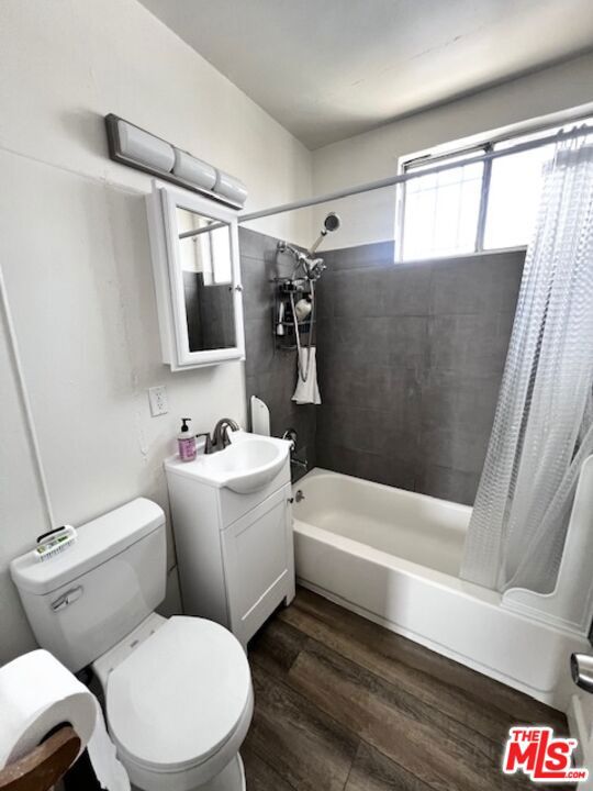 1225 S Normandie Avenue, Los Angeles CA: https://media.crmls.org/mediaz/1d57f4cd-8dcc-4cec-aa26-e5f19dfc8d64.jpg