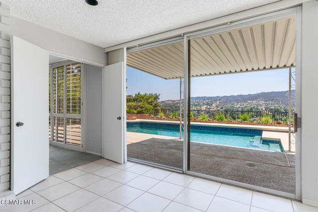 18854 Edleen Drive, Tarzana CA: https://media.crmls.org/mediaz/1d581146-e237-435b-a2fd-1075390105f0.jpg