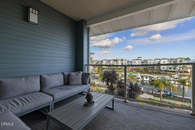 1572 Seabridge Lane, Oxnard CA: https://media.crmls.org/mediaz/1d58339a-5fc5-4836-a9c8-80b786dd438f.jpg