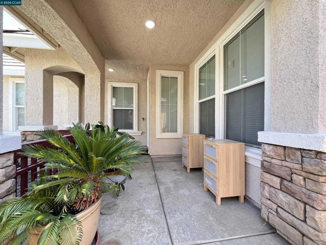 1870 Zurlo Way, Sacramento CA: https://media.crmls.org/mediaz/1d5849e6-4743-4263-bb82-20e06cf7ec83.jpg