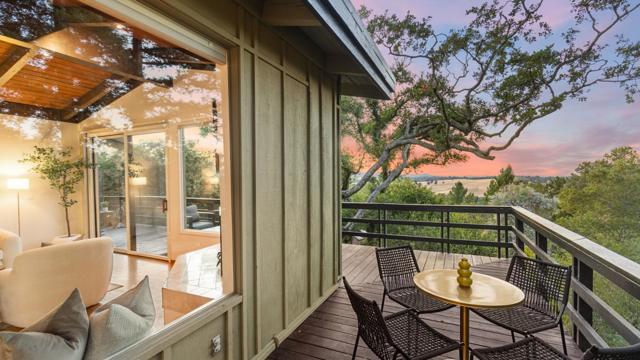 760 La Mesa Drive, Portola Valley CA: https://media.crmls.org/mediaz/1d585555-67be-476e-9ff7-a8bce9b9cb86.jpg