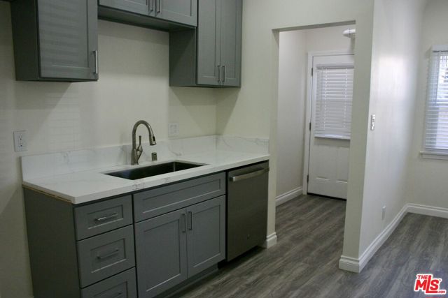 4265 Garthwaite Avenue, Los Angeles CA: https://media.crmls.org/mediaz/1d5897a0-75b7-411c-b6e1-230968d69f41.jpg