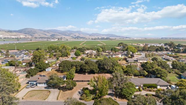 11745 Tam Oshanter Drive, Salinas CA: https://media.crmls.org/mediaz/1d591a00-681e-4907-88b3-4e484c5db206.jpg