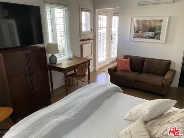 745 -747 1/4 N Hayworth Avenue, Los Angeles CA: https://media.crmls.org/mediaz/1d5972c0-8489-4c9c-85b3-a06e3b1f4257.jpg