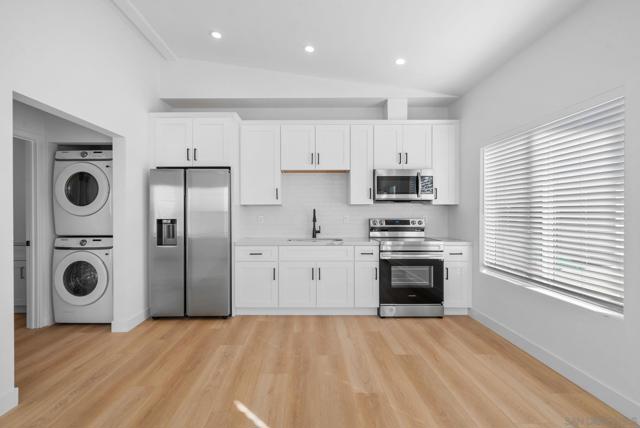 Image 4 of 26 For 322 Pardee St